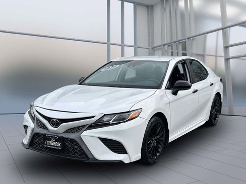 Used 2020 Toyota Camry SE image 3