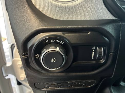 Used 2024 Jeep Wrangler Unlimited Sahara AWD/4WD image 17