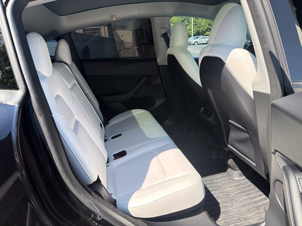 Used 2023 Tesla Model Y Performance AWD/4WD image 22
