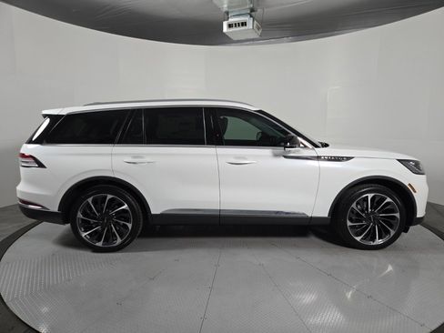 New 2026 Lincoln Aviator Reserve w/ Luxury Package image 3
