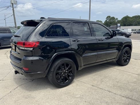 Used 2018 Jeep Grand Cherokee Altitude RWD image 5