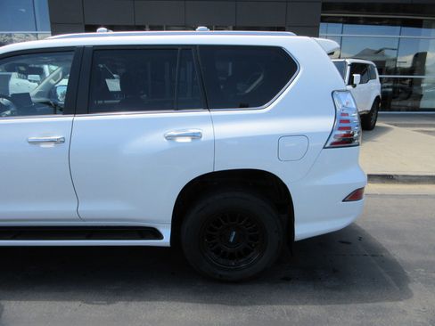 Used 2022 Lexus GX 460 Luxury w/ Off Road Package AWD/4WD image 4