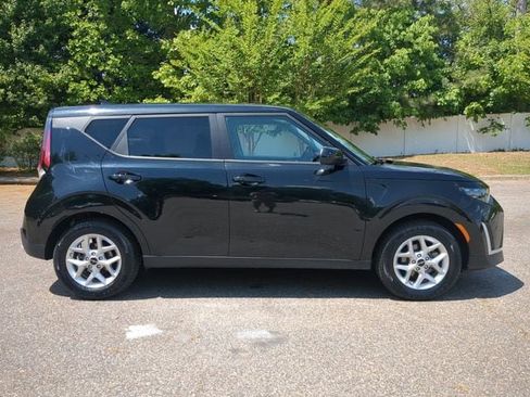 Used 2024 Kia Soul LX w/ Option Group 015 FWD image 3