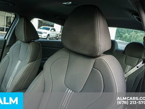 Used 2024 Hyundai Elantra SEL FWD image 17