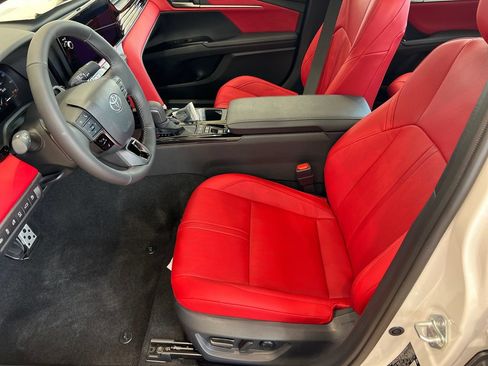 New 2026 Toyota Camry Hybrid FWD image 6