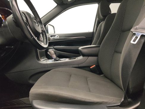 Used 2018 Jeep Grand Cherokee Laredo AWD/4WD image 17