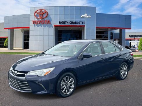 Used 2017 Toyota Camry XLE FWD image 3
