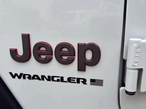 Used 2024 Jeep Wrangler Unlimited Rubicon AWD/4WD image 21
