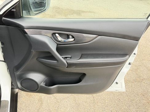 Used 2018 Nissan Rogue SV AWD/4WD image 46