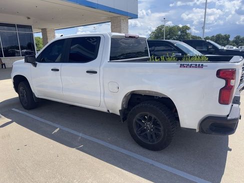 Used 2025 Chevrolet Silverado 1500 Custom Trail Boss w/ LPO, Dark Essentials Package AWD/4WD image 2