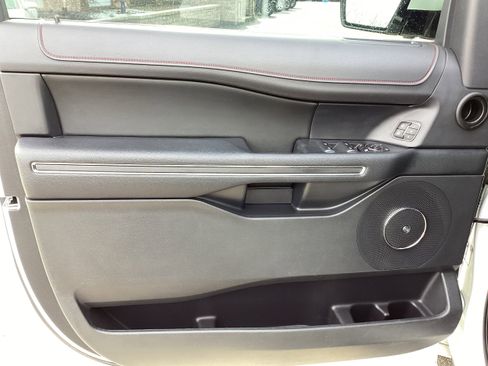 Used 2022 Ford Expedition Limited image 17