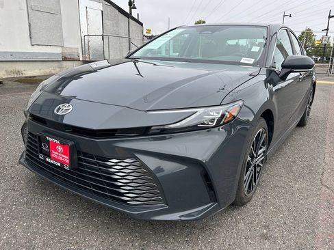 Certified 2025 Toyota Camry XLE FWD image 1