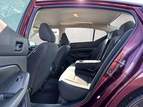 Used 2025 Nissan Altima 2.5 SV image 9