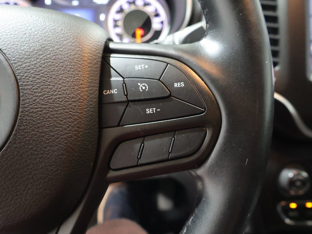 Used 2020 Jeep Cherokee Trailhawk w/ Cold Weather Group AWD/4WD image 40