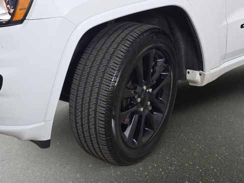 Used 2017 Jeep Grand Cherokee Altitude AWD/4WD image 36
