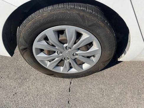 Used 2021 Hyundai Accent SE FWD image 9