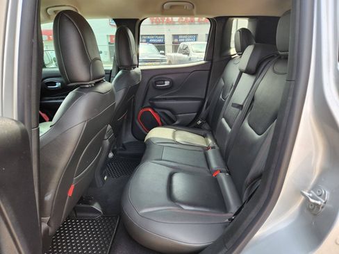 Used 2019 Jeep Renegade Trailhawk AWD/4WD image 13