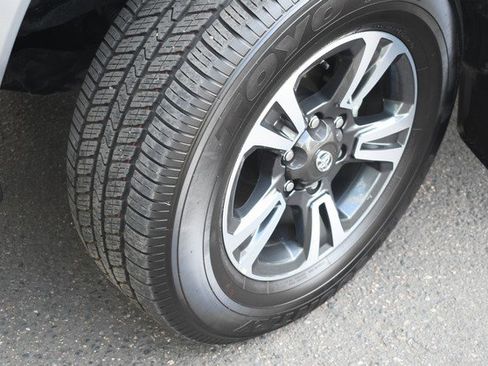 Used 2017 Toyota Tacoma TRD Sport w/ Premium & Technology Package image 11