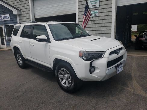 Used 2015 Toyota 4Runner Trail Premium AWD/4WD image 2