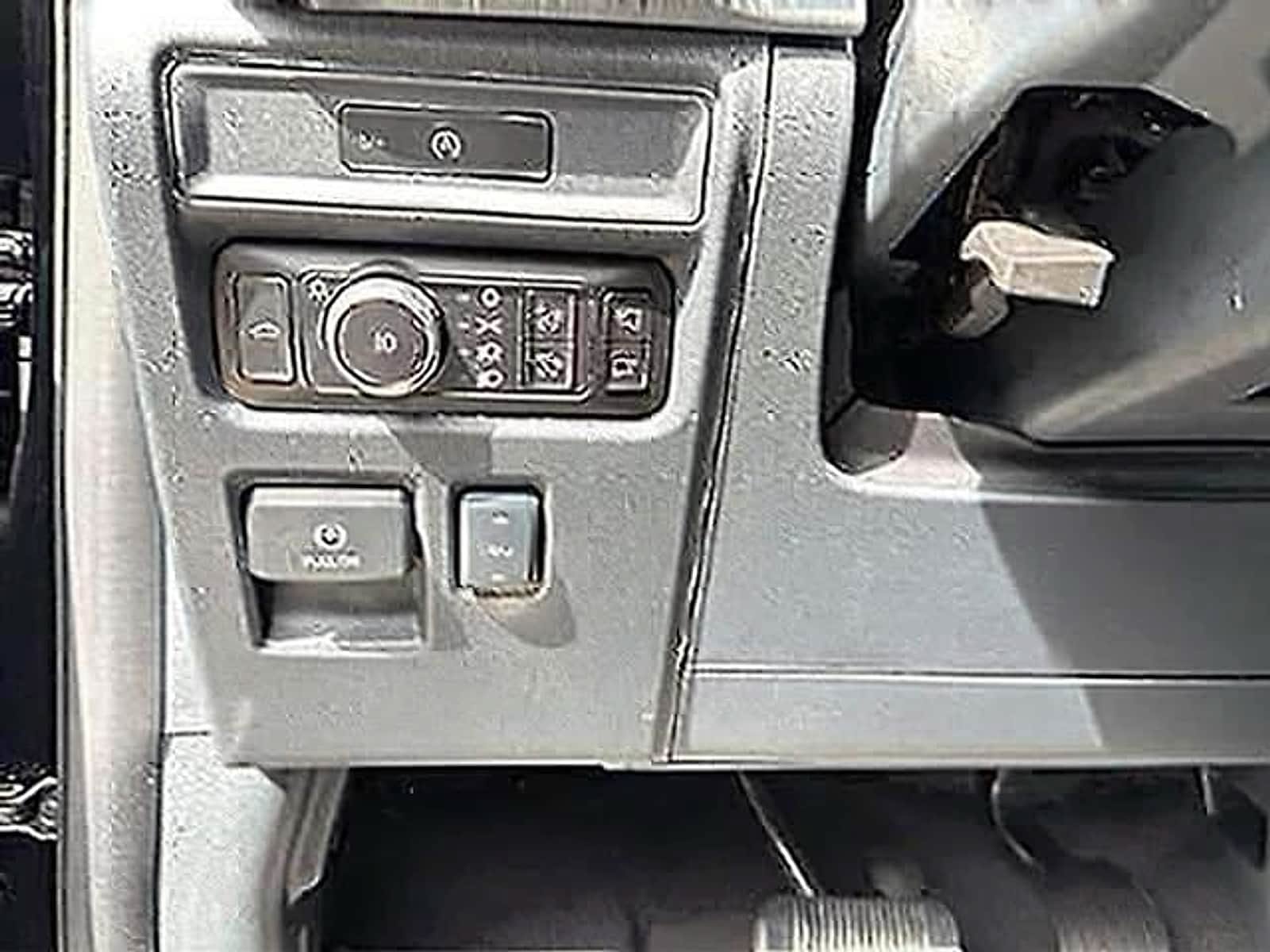 Used 2025 Ford F150 Lariat w/ Equipment Group 502A High AWD/4WD image 11