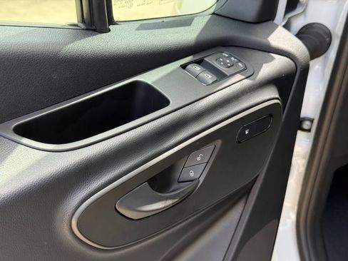Used 2025 Mercedes-Benz Sprinter 2500 image 13
