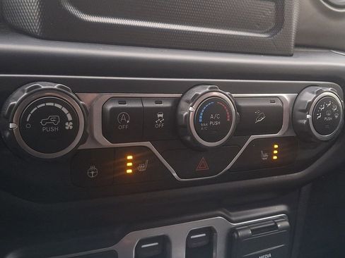 Used 2020 Jeep Wrangler Sport image 15