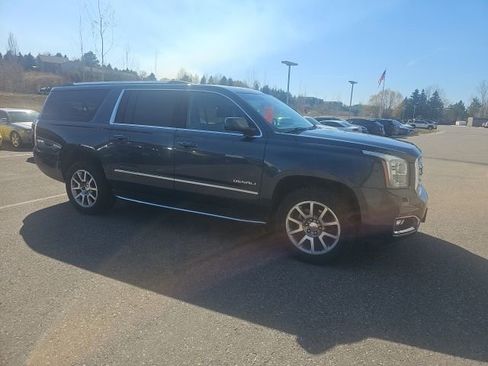 Used 2019 GMC Yukon XL Denali image 3
