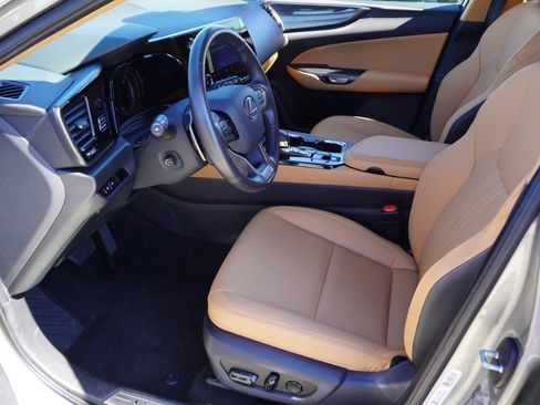 Used 2025 Lexus NX 250 FWD w/ Towing Package (2000 Lbs) image 12