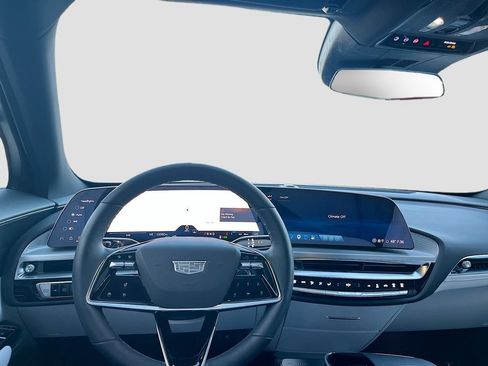 Used 2025 Cadillac Lyriq Luxury AWD/4WD image 24