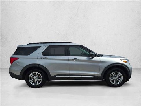 Used 2021 Ford Explorer XLT w/ Equipment Group 202A RWD image 4