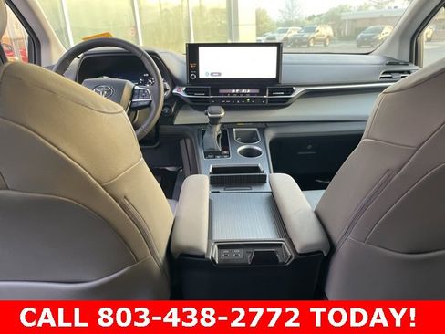 Used 2025 Toyota Sienna XLE image 16