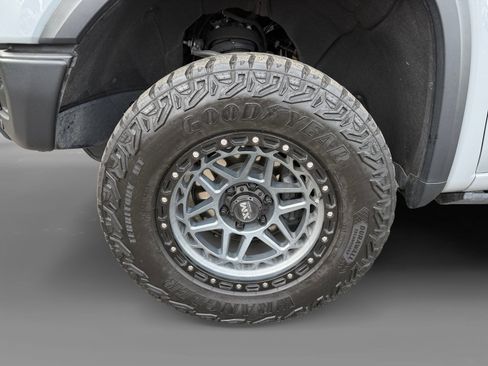 Used 2024 GMC Sierra 1500 AT4X image 9