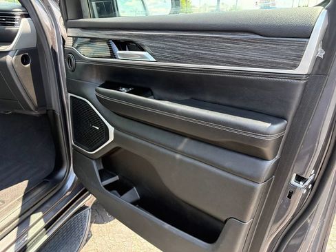 Used 2024 Jeep Wagoneer Series II w/ Flexible Seating Group AWD/4WD image 10