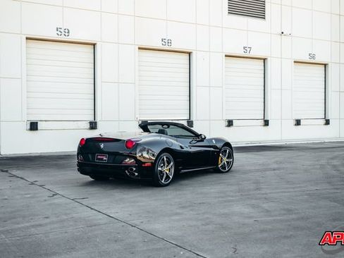 Used 2014 Ferrari California RWD image 21