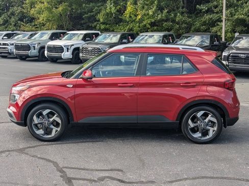 Used 2023 Hyundai Venue SEL image 4