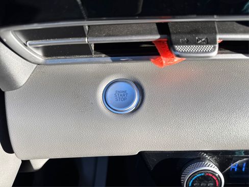 Used 2022 Hyundai Elantra SEL w/ Convenience + Premium Package image 29