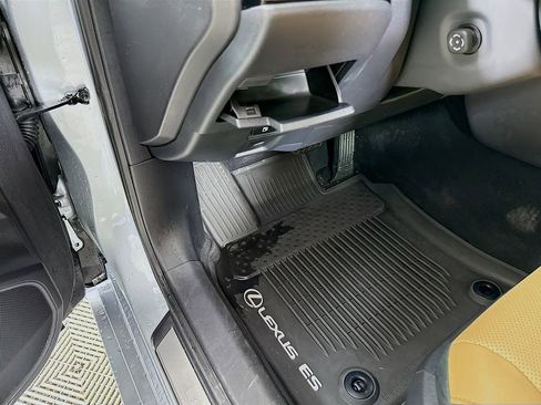 Certified 2025 Lexus ES 350 w/ Premium Package FWD image 10