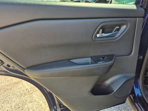 Used 2025 Nissan Rogue SV image 26