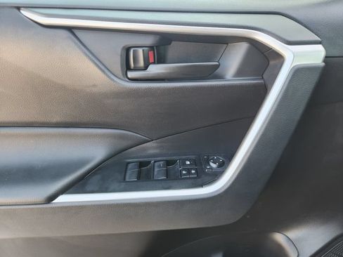 Certified 2025 Toyota RAV4 LE FWD image 21
