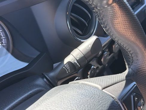 Used 2019 Toyota Tacoma TRD Off-Road w/ TRD Premium Off Road Package AWD/4WD image 19