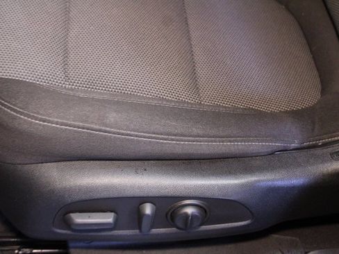 Used 2022 Chevrolet Traverse LT image 16