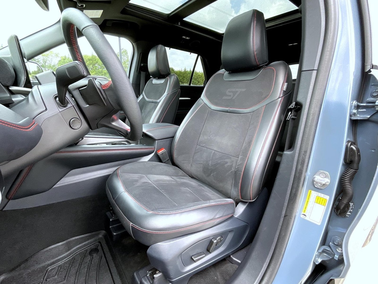 Used 2025 Ford Explorer ST AWD/4WD image 10