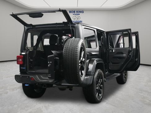 Used 2021 Jeep Wrangler Unlimited Sahara w/ Cold Weather Group image 19