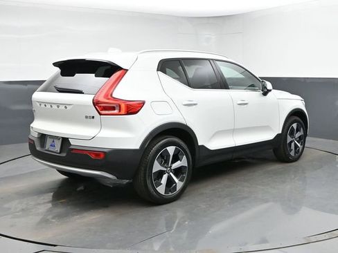 Used 2023 Volvo XC40 B5 Plus w/ Protection Package Premier AWD/4WD image 4