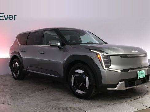 Used 2024 Kia EV9 Light Long Range RWD image 13