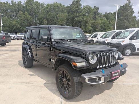 Used 2023 Jeep Wrangler Sahara image 3