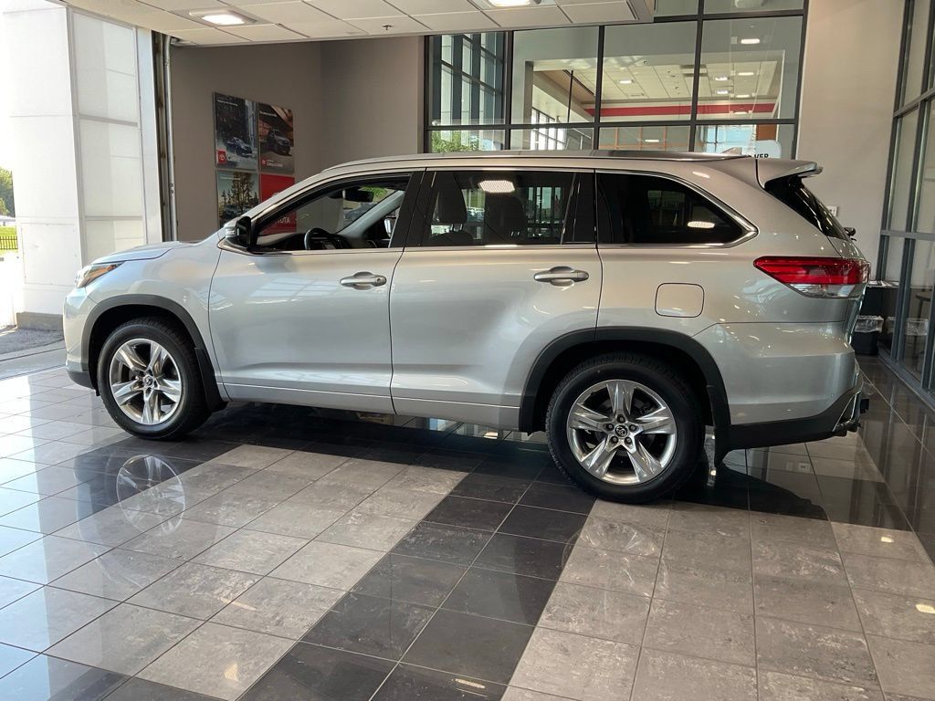Used 2019 Toyota Highlander Limited AWD/4WD image 4