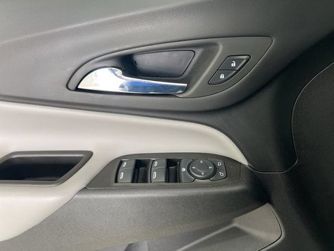 Used 2023 Chevrolet Equinox LS w/ LS Convenience Package FWD image 21