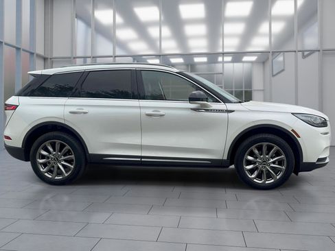 Used 2022 Lincoln Corsair AWD w/ Premium Package image 3