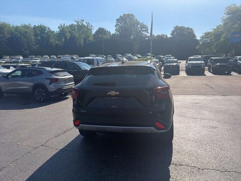 Used 2024 Chevrolet Trax LT w/ LT Convenience Package FWD image 4